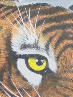 眼光鋭く、一瞬の隙も許さない野生の厳しい眼です。虎の掛け軸　高級美術印刷　深渓の猛虎　逸品です。